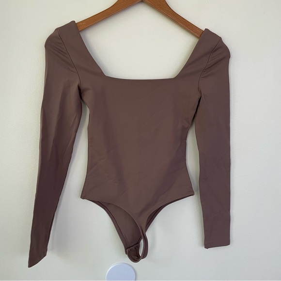 Aritzia Babaton Contour Square Neck Long Sleeve Bodysuit Deep Taupe Bodysuit XS - Picture 7 of 11